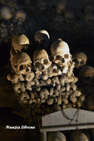 Refrisco e sullievo a chest’aneme appestate: visita-spettacolo al Cimitero del Fontanelle