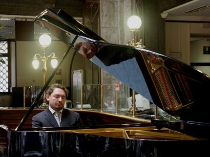 LUCA MENNELLA piano recital