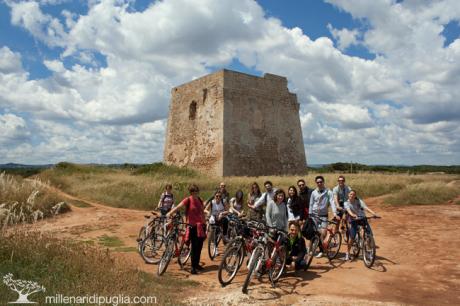 Escursione in bici verso la splendida Torre Pozzelle ad Ostuni