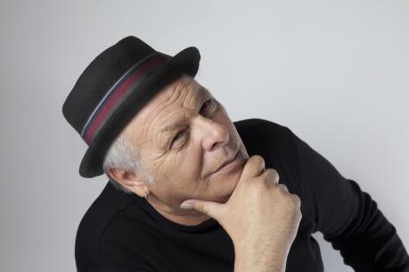 Enzo Gragnaniello presenta Misteriosamente al Dejavu'