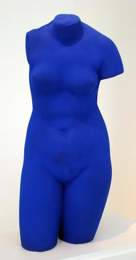 nel Blu dipinto di Blu - da Yves Klein, la magia di un colore nell’Arte Contemporanea