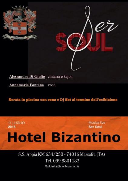 Cena a bordo piscina con serata di musica live