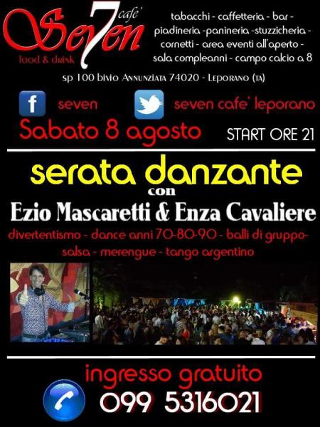 La balera del sabato sera al Seven cafe'