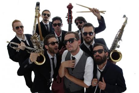 THE OFFBEAT ARKESTRA live al SYMPOSIUM CAFè di CRISPIANO - Rassegna di musica live "Scariche Sonore"