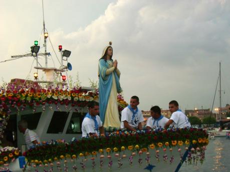 Stella Maris: processione a mare