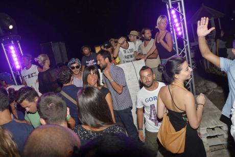 Wait... White... L'estate 2015 continua con Raven Voice