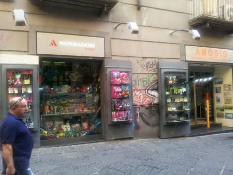 Torna la cultura a Port'Alba: inaugura il nuovo Mondadori point