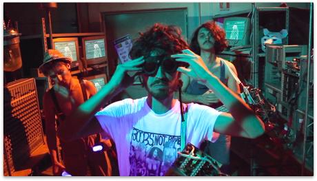 Moustache Prawn in concerto a Brindisi