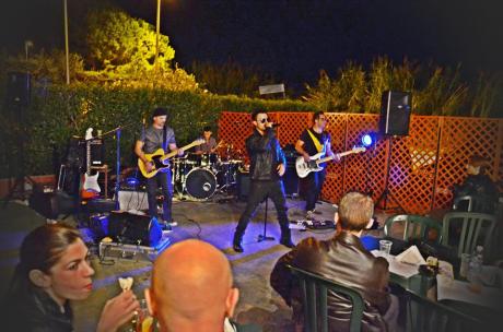 Underskin live