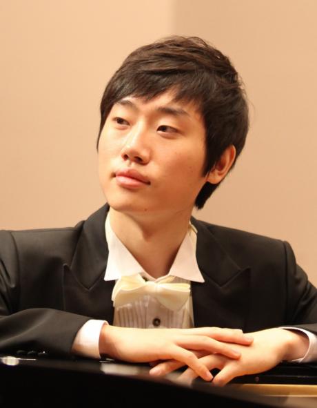 Grande Concerto con il pianista coreano Woojin KIM 1° Premio al 17° Concorso di Esecuzione Pianistica "Premio Mauro Paolo Monopoli"
