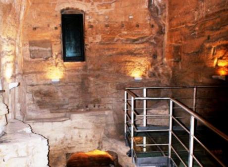 Percorso degli ipogei al borgo antico di Taranto
