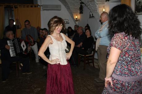Festa con tanta pizzica pizzica, tammurriata e danze popolari internazionali