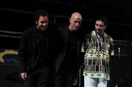 Il trio Servillo, Girotto e Mangalavite in concerto