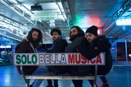 Fast Animals and Slow Kids in concerto