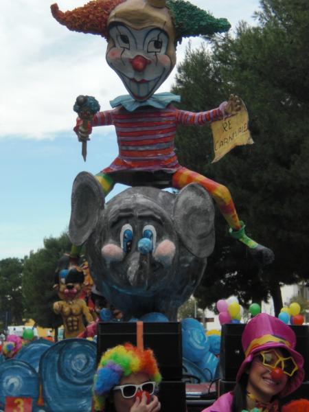 Seconda sfilata per il Carnevale di Castellaneta 2016
