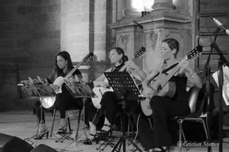 VIAJES - Le 13 Trio - Tre donne tre chitarre