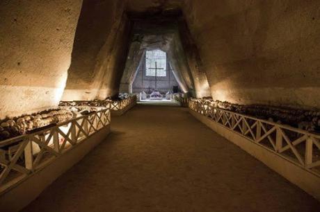 Mani e Vulcani - Cimitero delle Fontanelle