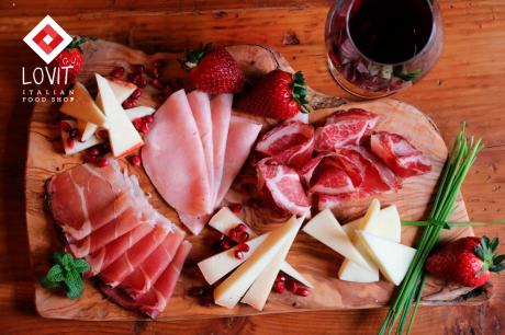 #IPRODOTTIGOURMET di LOVIT Venerdì 6 maggio dalle ore 20:30 LOVIT ospita un percorso enogastronomico che ripercorre un viaggio attraverso le eccellenze del territorio.