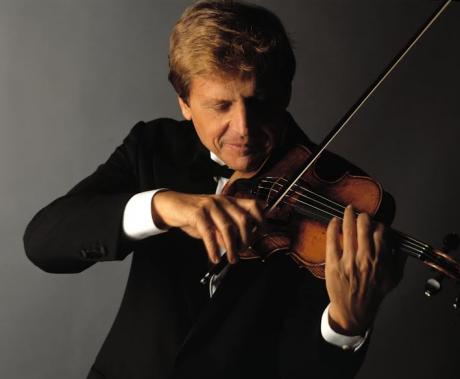 Stagione sinfonica 20XV/ 20XVI The Golden Stage presenta Uto Ughi. Sul podio il direttore australiano Daniel Smith