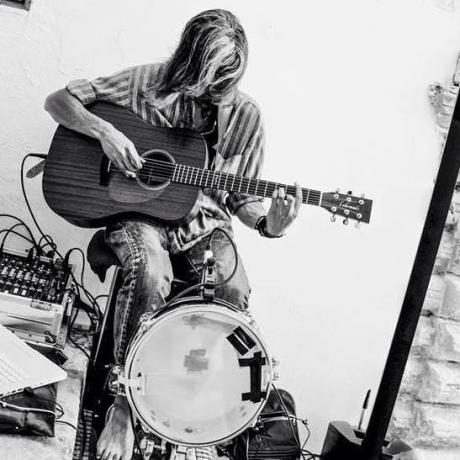 One man band Rosario Le Piane acoustic set live