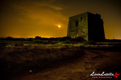 Di notte a Torre Pozzelle tra il mare, la luna e le stelle