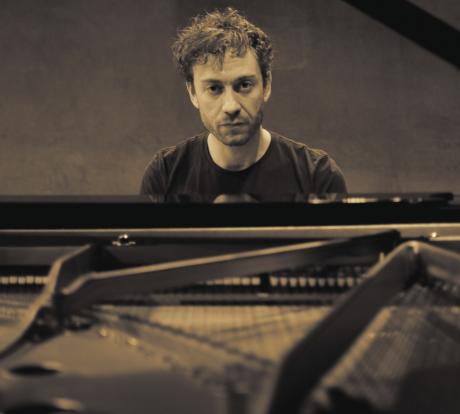 Il Pianista Emanuele Tondo e il Suo "Sguardo a Sud Est