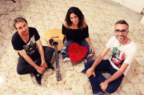 FEDERICA'S TRIO in concerto sul palco dell'Happy hour on the road, da noi l'arte è di strada....