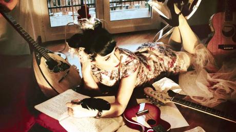 Roberta Carrieri live cantautorato pop da TABIR Taranto