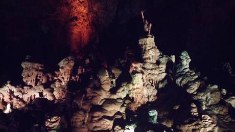 Hell in The Cave: Meravigliarsi con i Versi di Dante