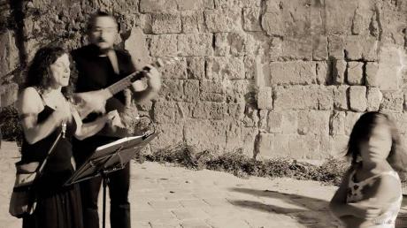 "la Città Vecchia Tra Musica Popolare e Leggenda"