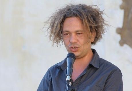 OLTRETUTTO più vicino a don Tonino Bello - Michele Santeramo