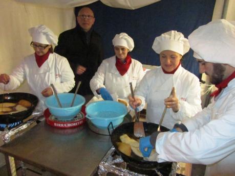 MOTTOLA (TA). Lievitando con il Natale. Buona la prima. Si replica stasera e domani. Dalle 19,30, partendo dalla piazza del Comune