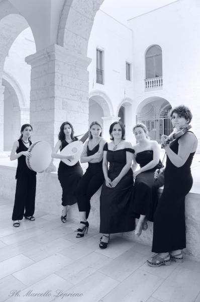 ‘Le donne, i cavallier, l’arme, gli amori’. DOMINAEnsemble