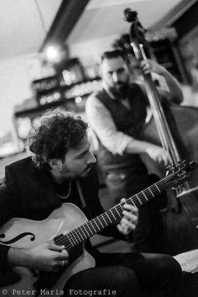 ALESSANDRO FLORIO ACOUSTIC DUO live alla Divineria Lecce