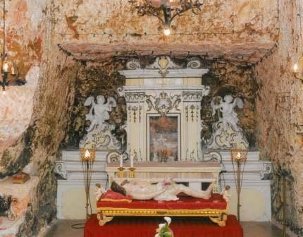 Antico pellegrinaggio alla chiesa rupestre di "Cristo alla Grotta"
