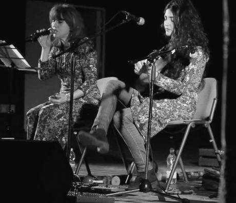 Rachele Andrioli e Meli Hajderaj in “Meraclìe”