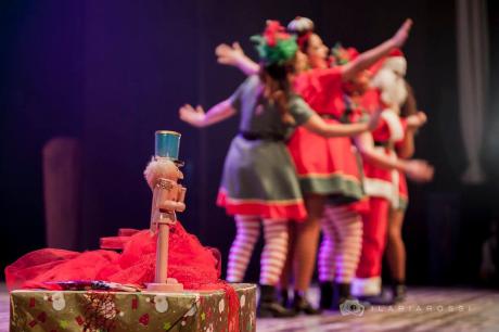 FESTE DI NATALE DA FAVOLA AL TEATRO AUGUSTEO: IL 28 DICEMBRE IN SCENA “BABBO NATALE NEL PAESE DELLE ZUCCHE”