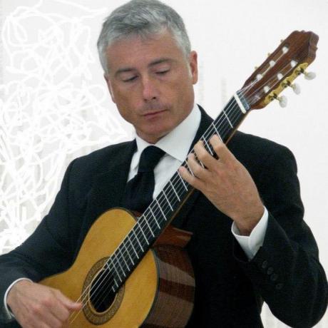 MARCO VINICIO CARNICELLI concerto per chitarra classica e spagnola