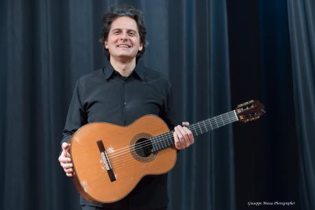 FESTIVAL CHITARRISTICO INTERNAZIONALE "CITTA' DELLO JONIO" LUCIANO POMPILIO : una chitarra da Sor a Granados!