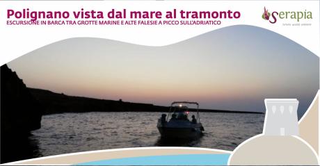 Polignano vista dal mare al tramonto