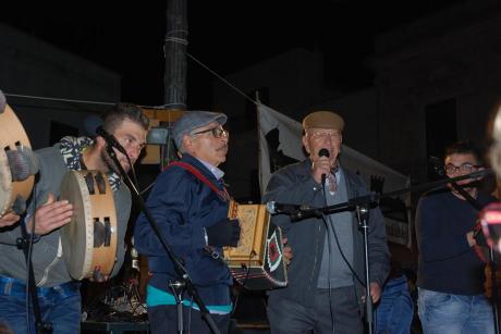Pizzica e musica popolare con il "Gruppo Antico di Villa Castelli" per la "9a sagra di San Martino: bruschette, castagne e vino"