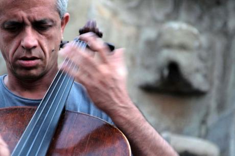 Giovanni Sollima e l'Ensemble di violoncelli del Conservatorio N.Piccinni in concerto