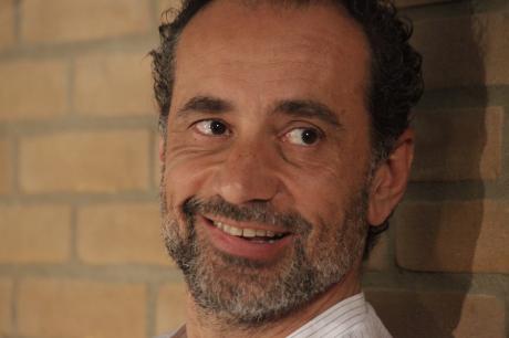 Leandro Barsotti presenta il romanzo "L’amore resta” tra letture, canzoni e meditazione