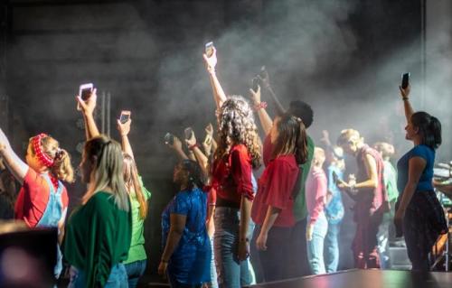"Viva la Gente", 100 ragazzi sul palco di Brindisi