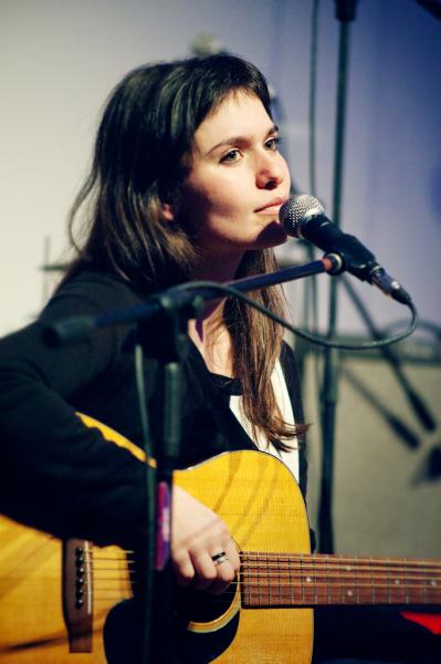 «Un Borgo di Libri e Canzoni»: ERICA MOU