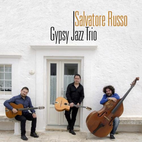 "GYPSY JAZZ TRIO Salvatore Russo" a Conversano in Piazza Castello