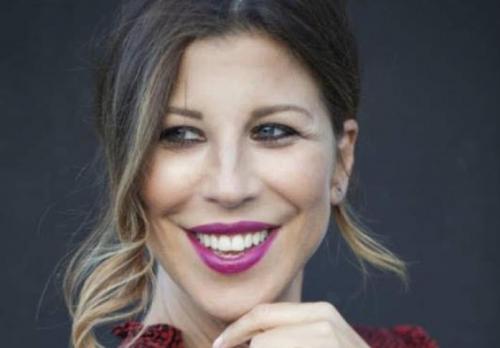Michela Andreozzi in scena con “A letto dopo Carosello”