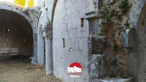 Puglia ArcheoTrekking - All'abbazia medievale di Monte Sacro