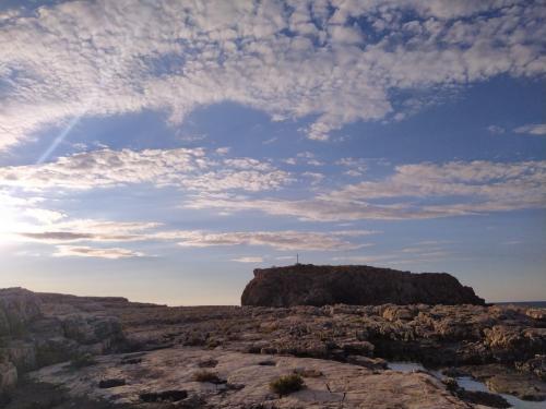 Walking al tramonto: Dalla città allo scoglio, la città e l'eremita