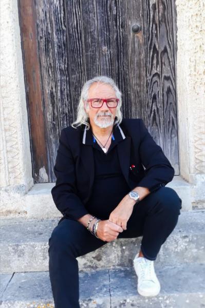 LA FOLLIA DEL POETA. Incontro con Elio Coriano